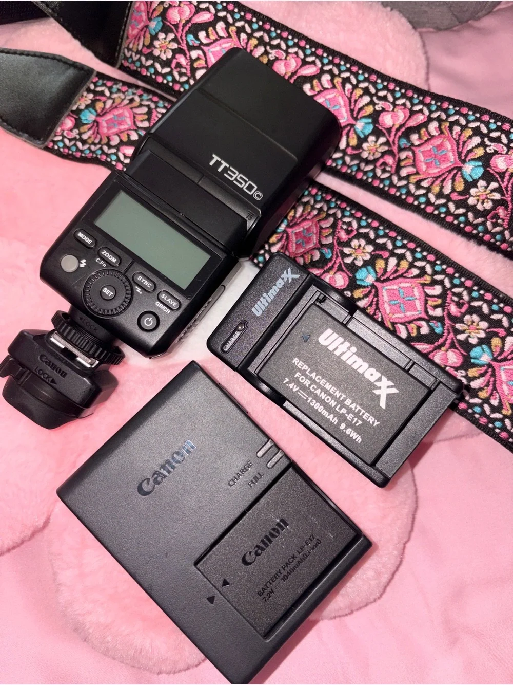 Canon EOS R50 mirrorless Camera Kit - Picture 3 of 9